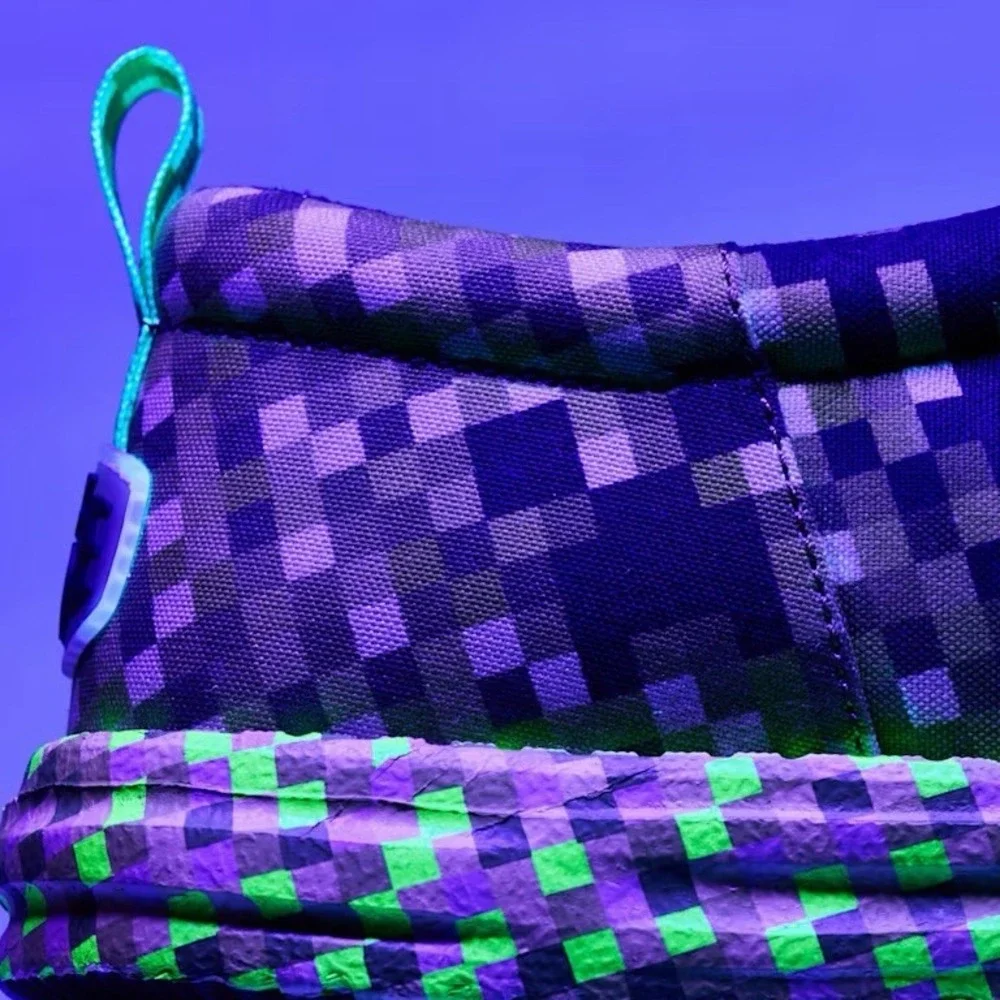 New NIB Minecraft Creeper Hey Dudes Wally Funk Slip On Shoes Sz 8 Black light